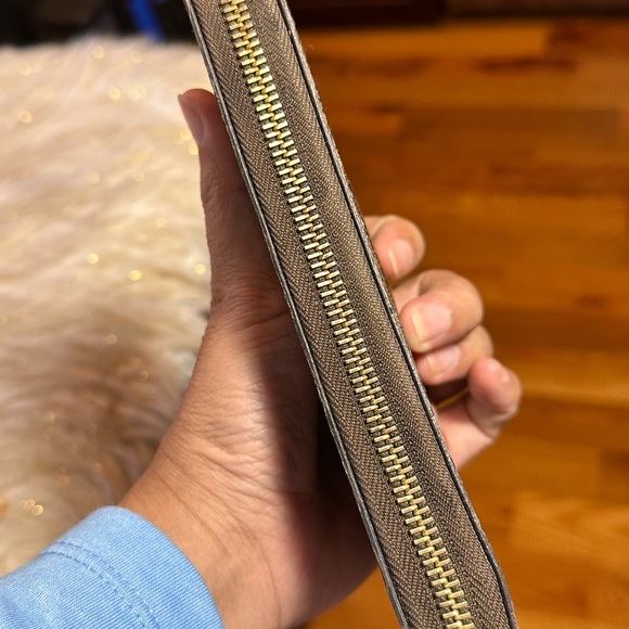 Louis Vuitton Authentic Zippy zip Clemence long DE wallet with duster only - Picture 6 of 16